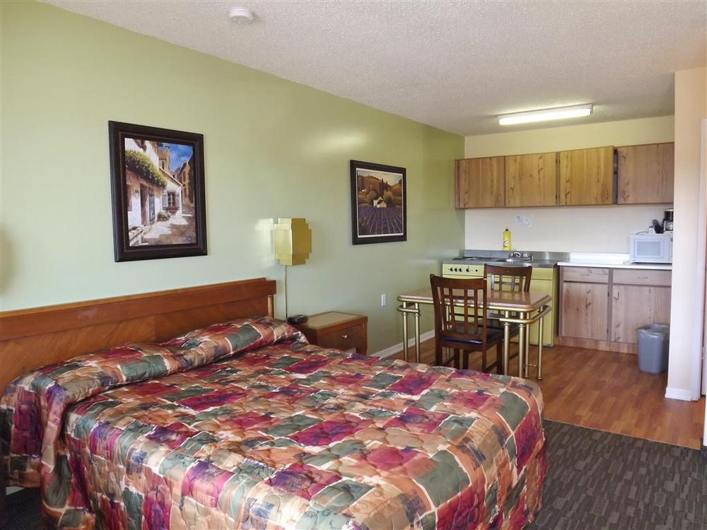 Canadas Best Value Inn Whitecourt Habitación foto