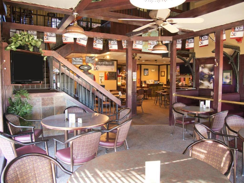 Canadas Best Value Inn Whitecourt Exterior foto