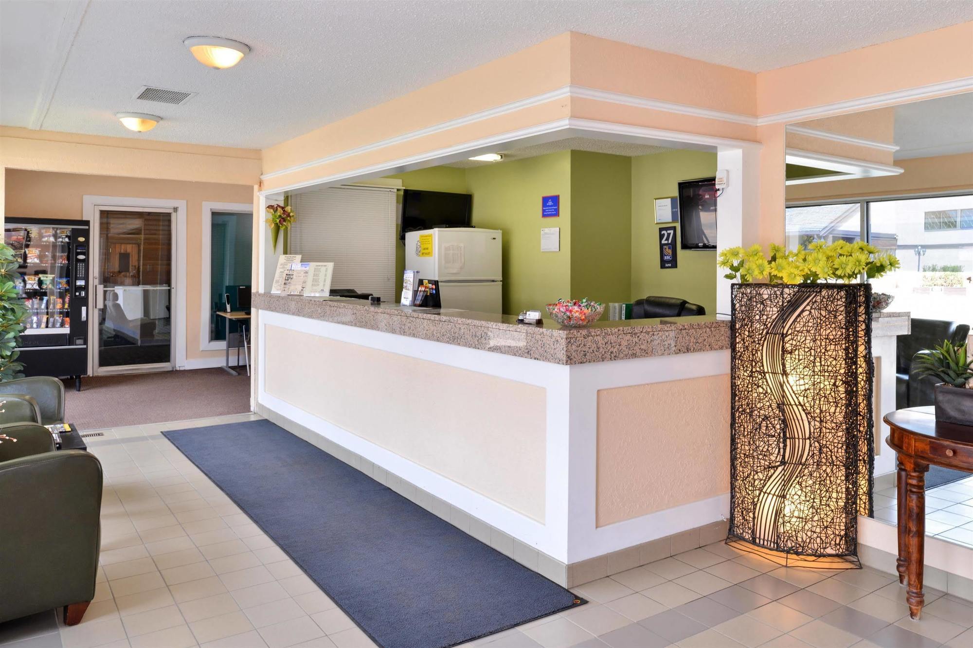 Canadas Best Value Inn Whitecourt Exterior foto