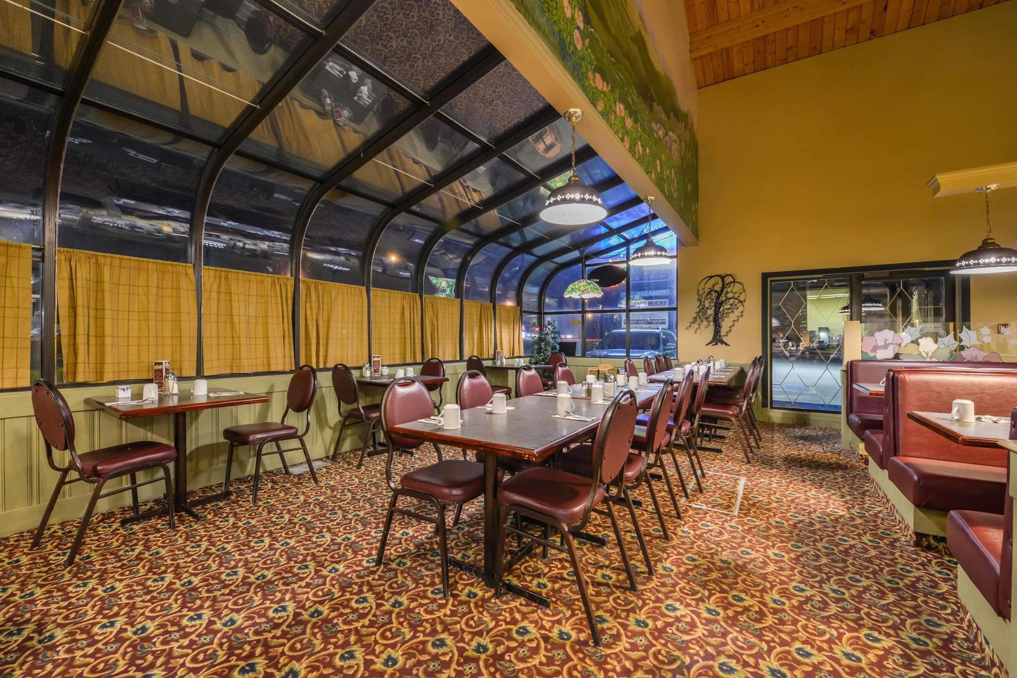 Canadas Best Value Inn Whitecourt Exterior foto