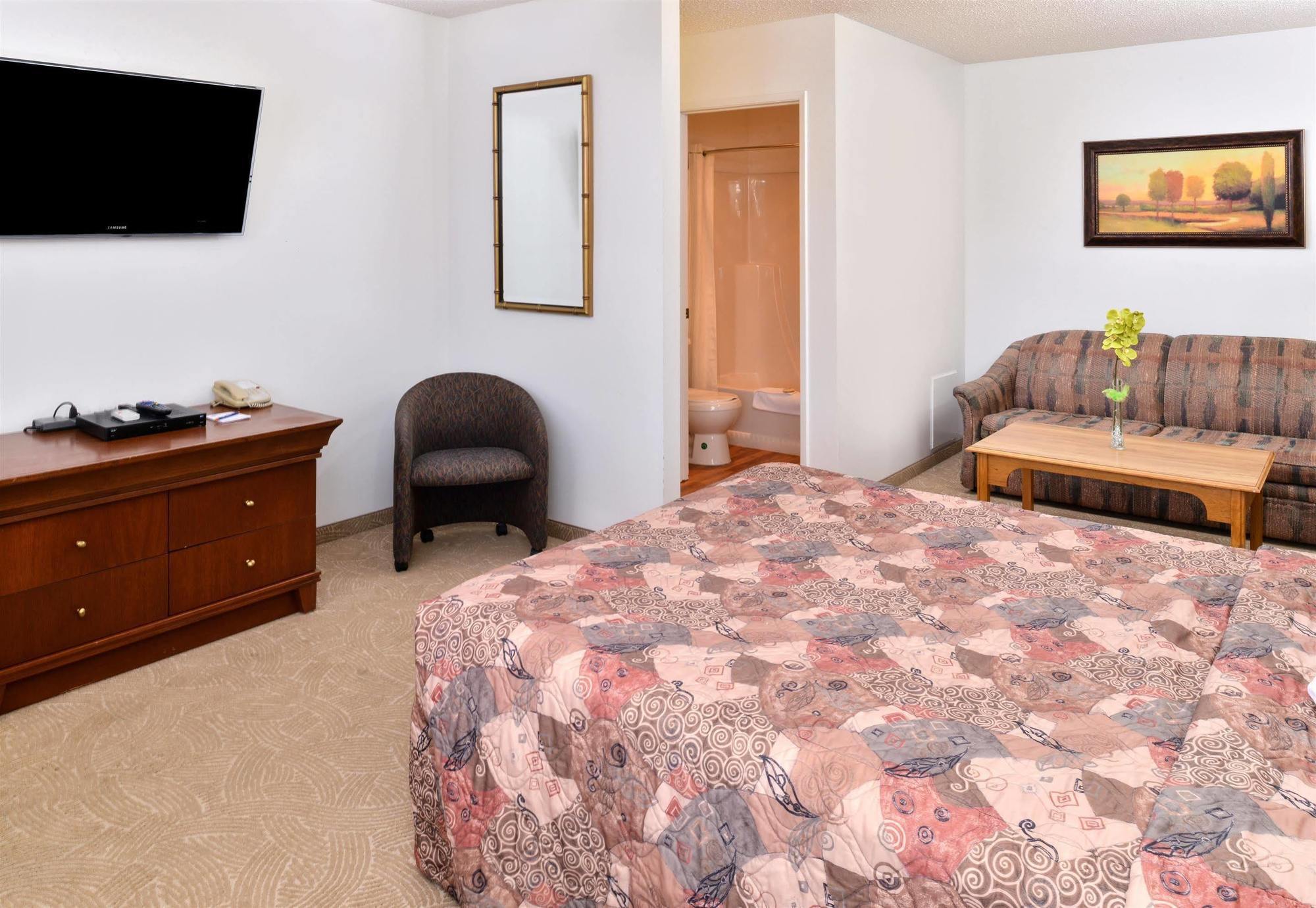 Canadas Best Value Inn Whitecourt Exterior foto